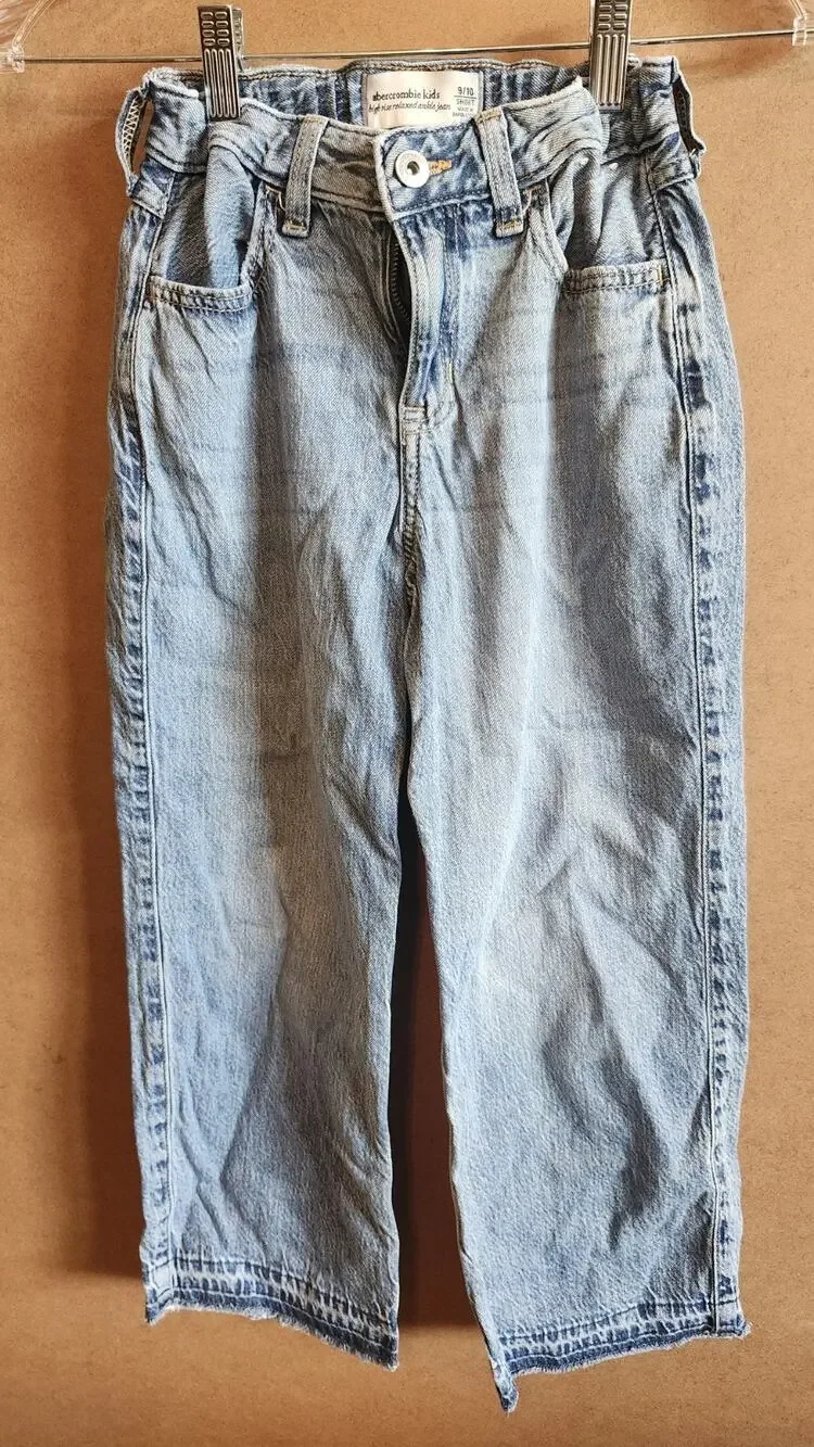 Abercrombie Girls Jeans Size 9/10 Regular Light Wash Relaxed Straight Leg K86